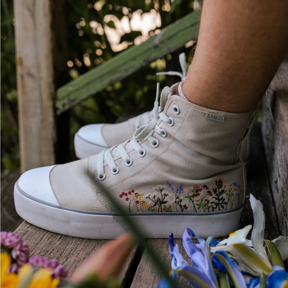 Bangs Embroidered High-Top Sneakers - Cream Floral